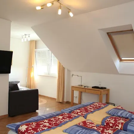 Lindenwirtin Neulewin